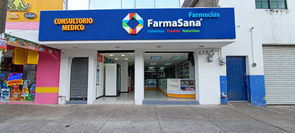 Fachada limpia de Farmacias FarmaSana